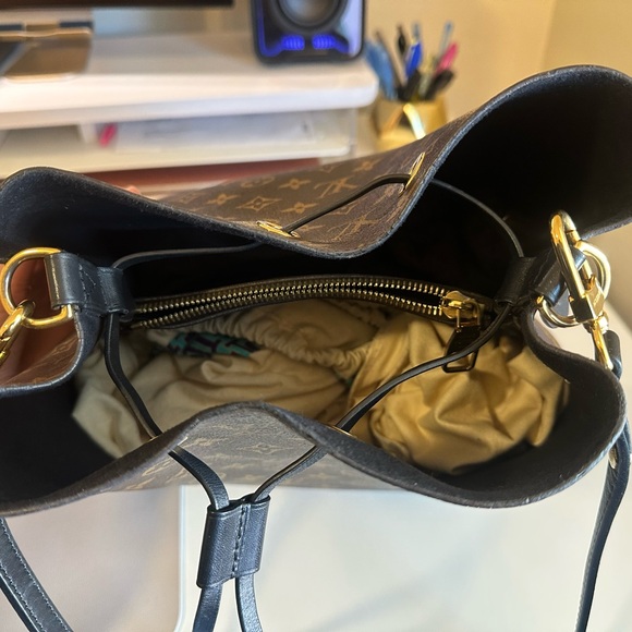 Louis Vuitton NeoNoe MM - Picture 12 of 12